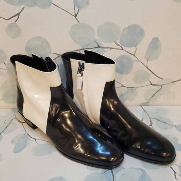 Roger Vivier Patent Leather Ankle Boot Size 36 Made in Italy. - Picture 7 of 9